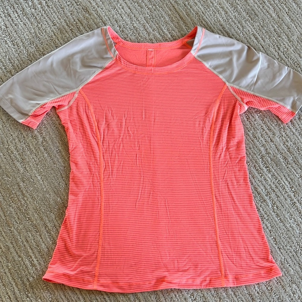 Lululemon t shirt